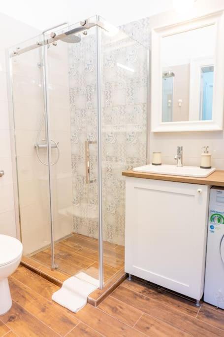 Central And Comfy 2Bdr Apartment Near Parliament Belgrado Exterior foto