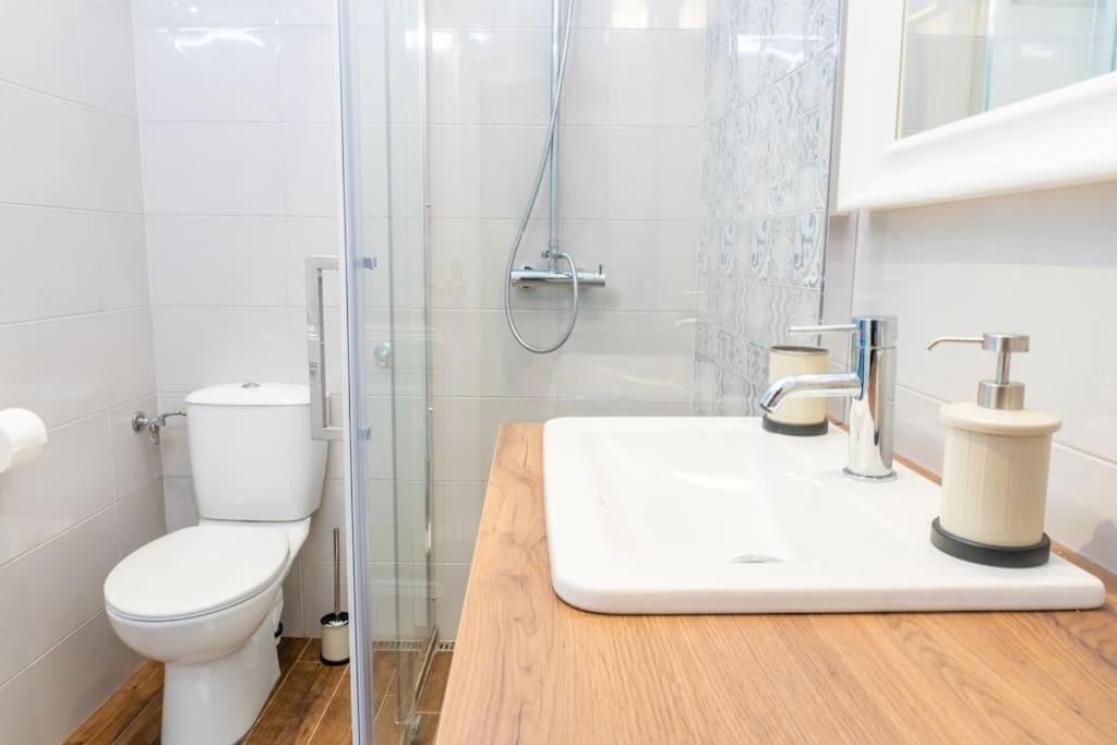 Central And Comfy 2Bdr Apartment Near Parliament Belgrado Exterior foto