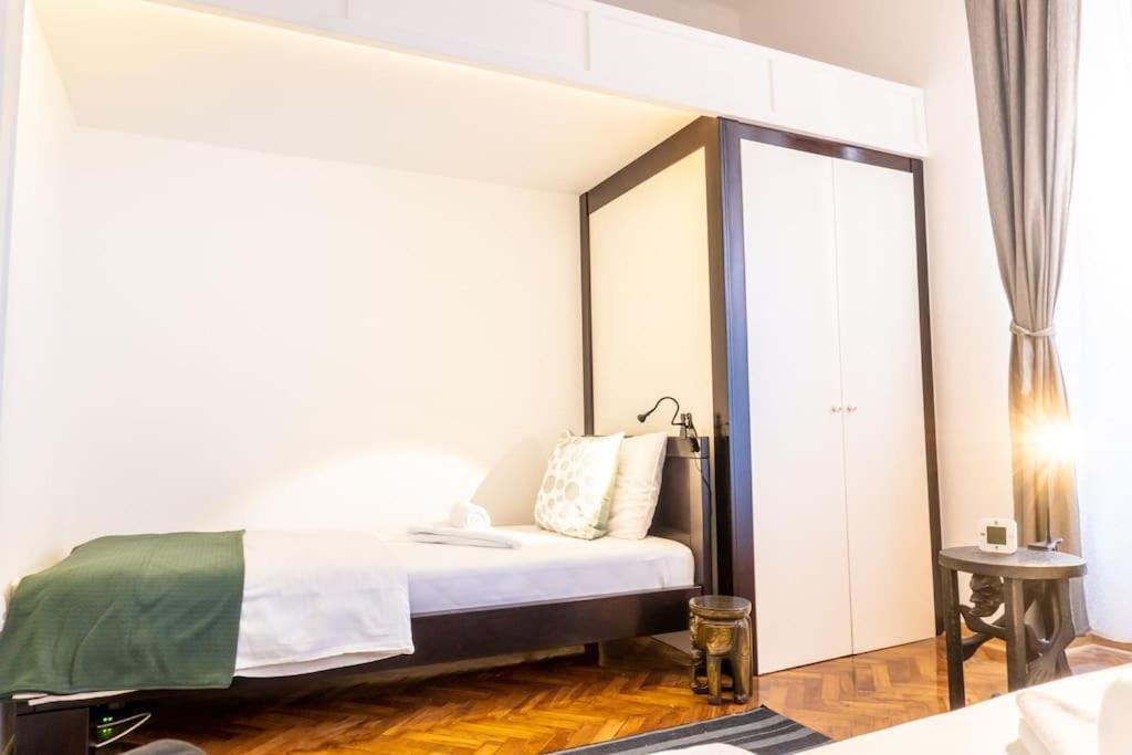 Central And Comfy 2Bdr Apartment Near Parliament Belgrado Exterior foto